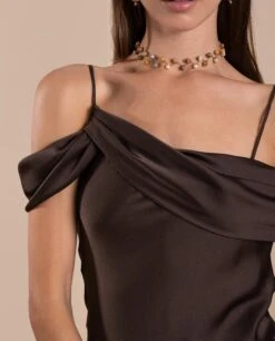 VESTIDO CÓRDOBA · MARRÓN -[品牌] Ventas THE-ARE vestido largo marron tirantes escote drapeado saten eventos mujer the are eci img 4