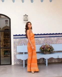 VESTIDO INÉS · NARANJA -[品牌] Ventas THE-ARE vestido largo naranja escote halter zigzag mujer the are 1