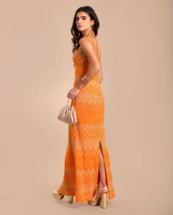 VESTIDO INÉS · NARANJA -[品牌] Ventas THE-ARE vestido largo naranja escote halter zigzag mujer the are eci img 3 scaled