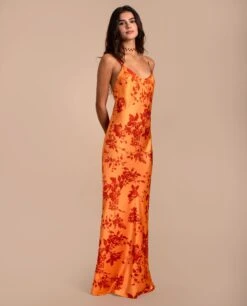 VESTIDO ÁGATA · ESTAMPADO -[品牌] Ventas THE-ARE vestido largo naranja lencero flores estote pico mujer invitada the are eci img 1