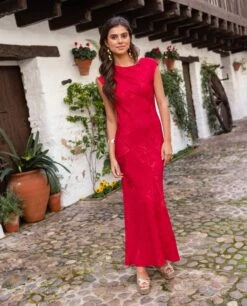 VESTIDO VALENTINA · ROJO -[品牌] Ventas THE-ARE vestido largo rojo tejido jacquard sin mangas invitada elegante mujer the are 5