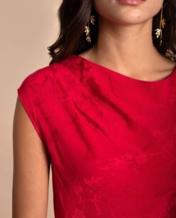 VESTIDO VALENTINA · ROJO -[品牌] Ventas THE-ARE vestido largo rojo tejido jacquard sin mangas invitada elegante mujer the are eci img 4