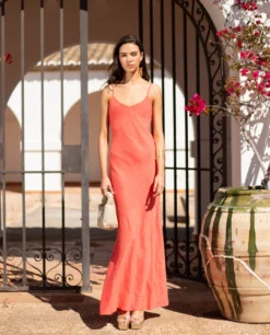 VESTIDO JAÉN · CORAL -[品牌] Ventas THE-ARE vestido largo tirantes jacquard rojo coral invitada mujer the are 4 06055772 7ca2 4f01 ad10 dbbc725c0933 scaled