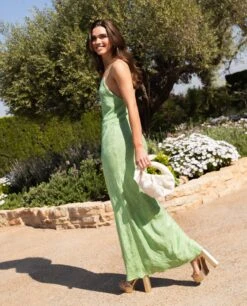 VESTIDO JAÉN · VERDE LIMA -[品牌] Ventas THE-ARE vestido largo tirantes verde lima lencero jacquard eventos mujer the are 2