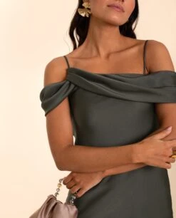 VESTIDO CÓRDOBA · VERDE -[品牌] Ventas THE-ARE vestido largo verde empolvado tirantes escote drapeado saten eventos mujer the are eci img 4