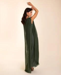 VESTIDO MRS. RIVERA · VERDE -[品牌] Ventas THE-ARE vestido largo verde militar fluido capa gasa asimetrico mujer the are 2