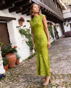 VESTIDO VALENTINA · VERDE -[品牌] Ventas THE-ARE vestido largo verde tejido jacquard sin mangas invitada elegante mujer the are 5