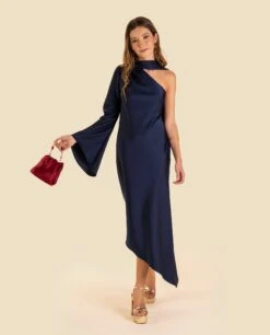 VESTIDO MRS. CORTÉS · AZUL MARINO -[品牌] Ventas THE-ARE vestido midi azul marino asimetrico manga fular capa mujer the are eci img 1