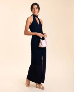 VESTIDO OLIVARES · AZUL MARINO -[品牌] Ventas THE-ARE vestido midi azul marino halter drapeado abertura elegante mujer the are 1