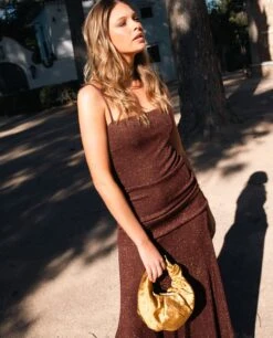 VESTIDO MARTINA · BURDEOS -[品牌] Ventas THE-ARE vestido midi burdeos escote palabra honor mujer invitada 4