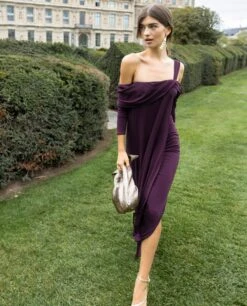 VESTIDO AMÉLIE · CIRUELA -[品牌] Ventas THE-ARE vestido midi ciruela escote bardot manga larga eventos mujer the are img 3