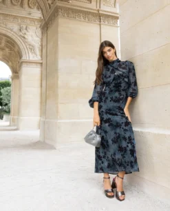 VESTIDO ELOISE · ESTAMPADO -[品牌] Ventas THE-ARE vestido midi estampado azul tirantes lencero eventos mujer the are 1 986c01c1 55fb 47ac 98cf 1e73fc0c6fe9 scaled