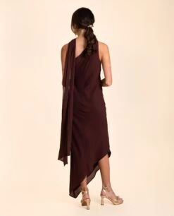 VESTIDO ALHAMBRA · MARRÓN -[品牌] Ventas THE-ARE vestido midi marron asimetrico fular eventos mujer the are eci img 3