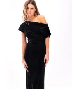 VESTIDO KEEP CLOSE · NEGRO -[品牌] Ventas THE-ARE vestido midi negro terciopelo hombros descubiertos fruncido elegante mujer the are 1