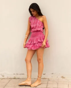 VESTIDO LIVIN FULLY · ESTAMPADO -[品牌] Ventas THE-ARE vestido rosa estampado escote asimetrico mujer the are 3 scaled