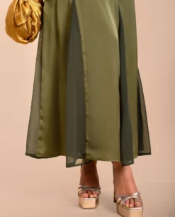 VESTIDO JULIA · VERDE -[品牌] Ventas THE-ARE vestido verde bajo vuelo gasa tirantes escote palabra honor eci img 4 scaled