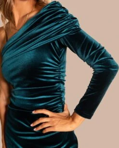 VESTIDO MRS B · VERDE ESMERALDA -[品牌] Ventas THE-ARE vestido verde esmeralda asimetrico terciopelo eventos bodas comunion bautizo mujer the are 6