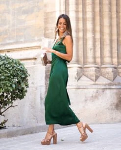 VESTIDO MRS. TAYLOR · VERDE -[品牌] Ventas THE-ARE vestido verde midi tirantes invitada boda evento comunion mujer the are00004